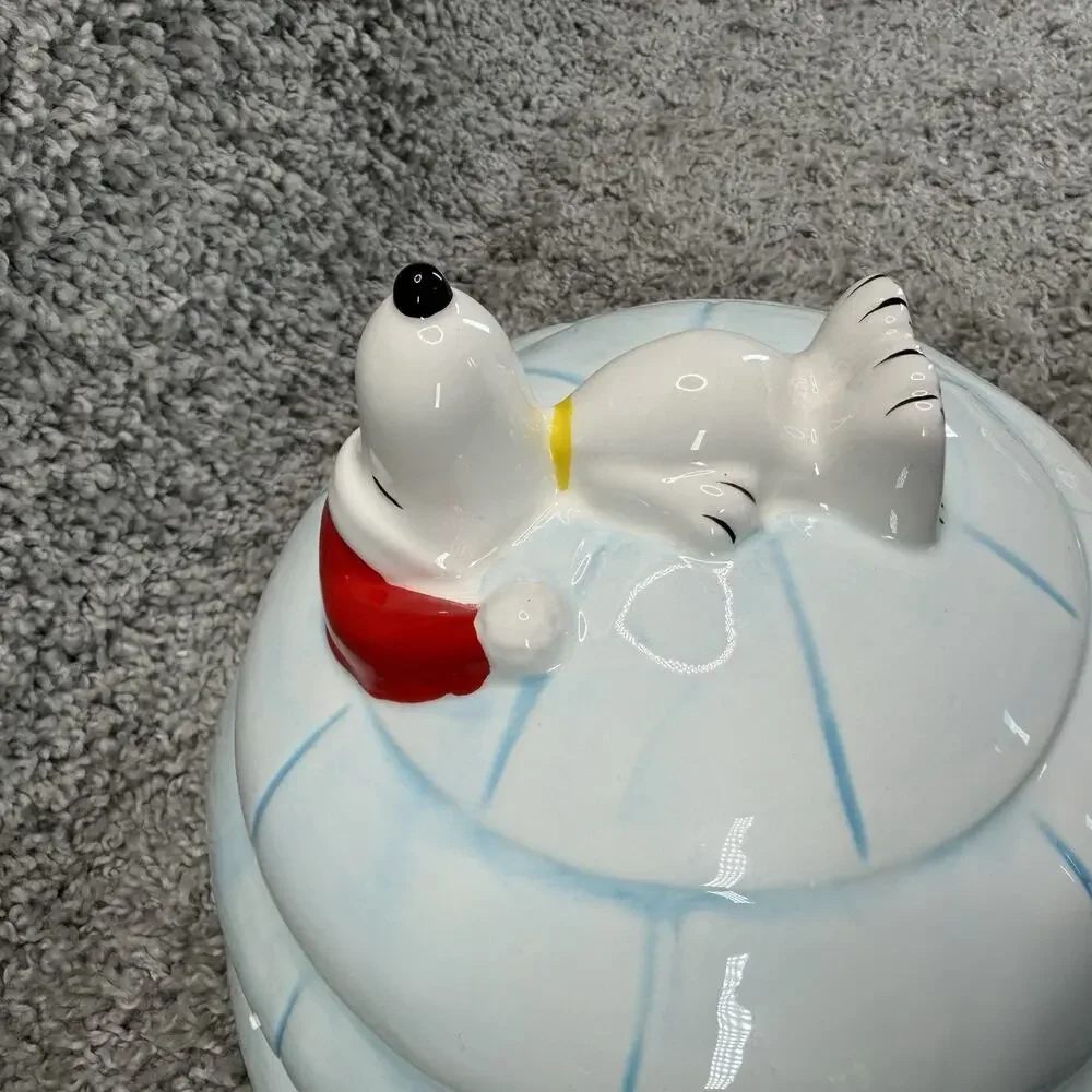 Peanuts Snoopy Igloo Figural Hand Painted Ceramic Cookie Jar Christmas New Box